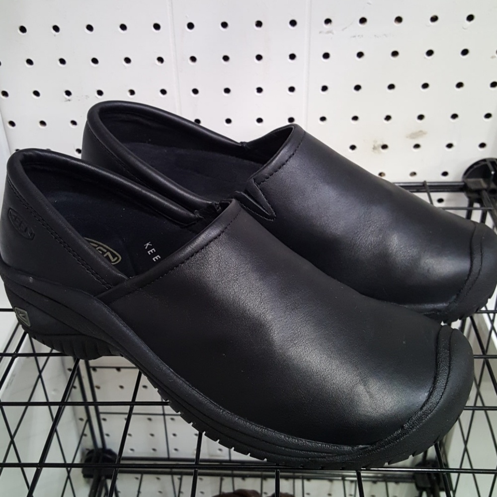 Keen Cush Black Slip on Clogs Slip resistant Sz 9